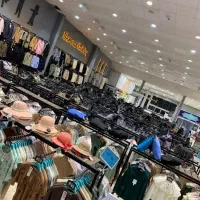 فروشنده خانم