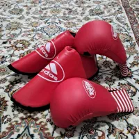 لباس و دستکش رو پایی و کمر کاراته