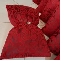 کوسن زرشکی|رختخواب، بالش، پتو|اصفهان, جلالیه|دیوار