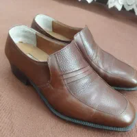 یک جفت کفش تمام چرم مردانه