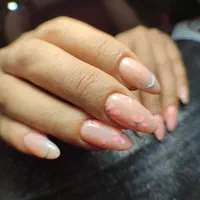 ترمیم 130 و کاشت ناخن180 رنگ لایت کوتاهی اکستنشن|خدمات آرایشگری و زیبایی|کرج, گلشهر|دیوار