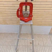 گیره لوله با پایه