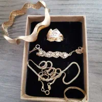 مقداری طلا ۱۰۰ بالای فی