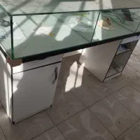 میز بزرگ مغازه