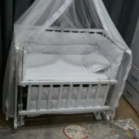 تخت کودک کنار مادر