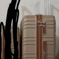 چمدان نشکن تازه خریداری شده