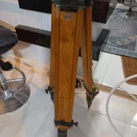 سه پایه دوربین نقشه برداری