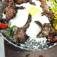 خانم و آقا برای ظرف شستن و کار در محیط