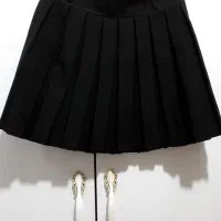 تاپ دامن|لباس|رباط‌کریم, مسکن مهر آبشناسان|دیوار