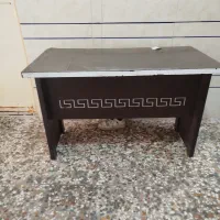 دو عدد ویترین و یک عدد میز