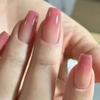 مدل برای کاشت ناخن