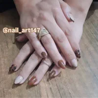 خدمات کاشت ناخن