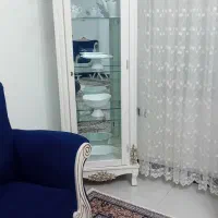 ویترین سفید و شیک(دارای آینه ی درجه یک)