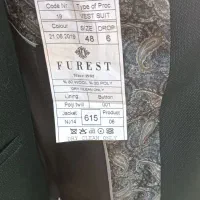 چند دست کت و شلوار|لباس|ری, شهادت|دیوار