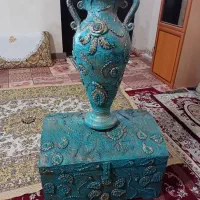 چمدان و گلدان قدیمی