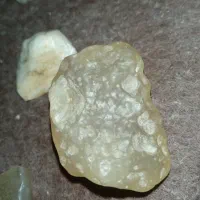 تعدادی سنگ قیمتی(اجرام آسمانی). الماس .کهربا|جواهرات|سنقر, |دیوار