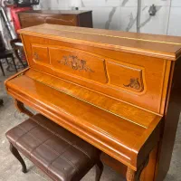 پیانو اکوستیک اکبند قدرتمند و خوش صدای samick