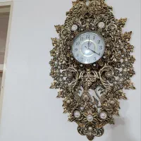 یک عدد ساعت دیواری تمیز در حد نو