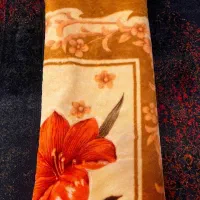 یک عدد پتو گلبافت ‌بسیار با کیفیت دو رو هست