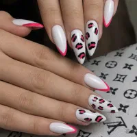 کاشت تخصصی ناخن