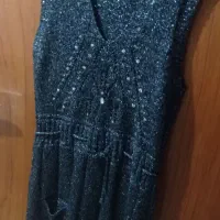 تعدادی لباس|لباس|ساری, |دیوار