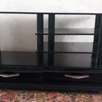 میز تلوزیون شیشه ای تمیز برای تاوزیون ۳۲ اینچ