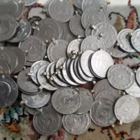 سکه ۵ و ۱۰ریالی قدیمی لباس