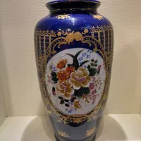 یک جفت گلدان سرمه ای طلا کوب ، گلدان سفید گلدار