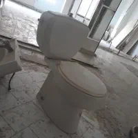 یک عدد توالت فرنگی و یک عدد روشویی ویک  سینگ