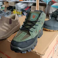 کفشهای کار و کوهپیمایی به قیمت مناسب