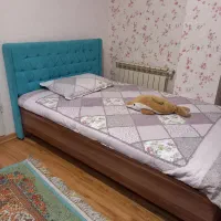 تخت ۱۲۰کاملا سالم میز تحریر وکتابخانه سرهم
