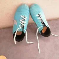 یک جفت کفش چمنی نایکی سایز ۳۵