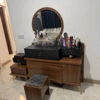 تخت و میز ارایش|تخت و سرویس خواب|آمل, |دیوار