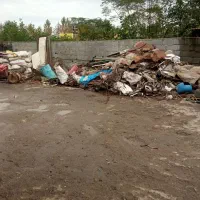 کارگر  وارد به انبار ضایعات در استان مازندران