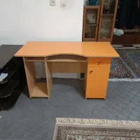 میز تحریر درحدنوع قیمت۳تومان به فروش میرسد