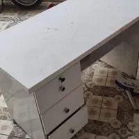 میز تحریر در حد نو تمیز