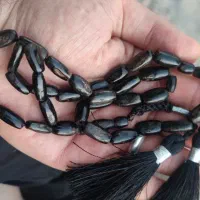 تسبیح تضمینی یسر نر مرجان سیاه حجازی مکاوی عتیقه|کلکسیون اشیاء عتیقه|شیراز, فرگاز|دیوار