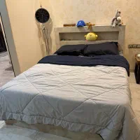 تخت و میز ارایش ست به همراه صندلی و خوشخواب لوکس|تخت و سرویس خواب|رشت, گلسار|دیوار