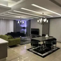 ۸۱ متر/۲ خواب/ خوش چیدمان/ سالن مربع