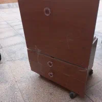 یک عدد میز چرخ