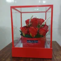 باکس گل رز هدیه ولنتاین 12 شاخه گل