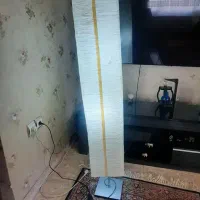 آباژور ایستاده