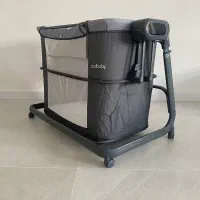 تخت کنار مادر