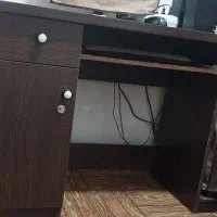 کامپیوتر و میز کامپیوتر