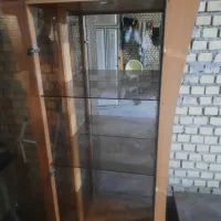 کمد شیشه ای