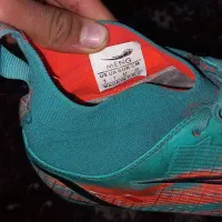 کفش فوتبال|کیف، کفش، کمربند|شیراز, فرودگاه شهید دستغیب شیراز|دیوار