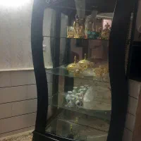 ویترین بزرگ وجادار