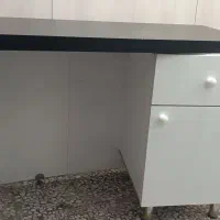 میز اداری هایگلاس سفید و مشکی باقیمت خیلی مناسب