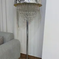 آباژور ایستاده