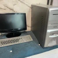 کامپیوتر خانگی با مانیتور LCD